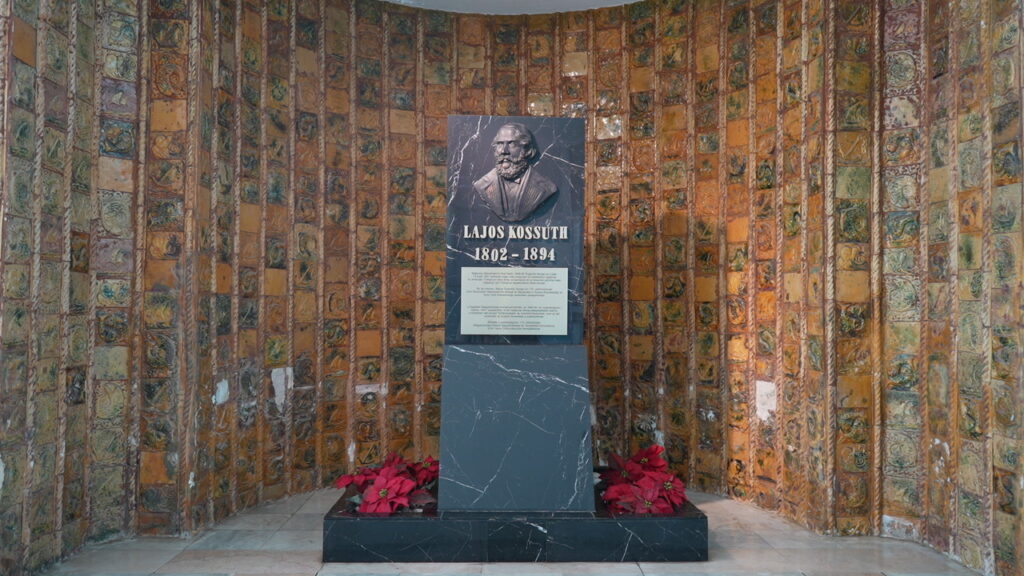 Lajos Kossuth’un İzmir’deki büstü